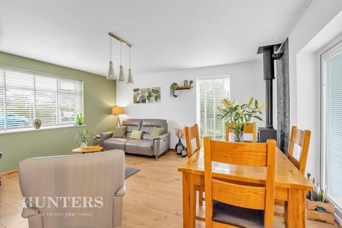 4 bedroom semi-detached bungalow for sale, Somerset Avenue, Shaw, Oldham
