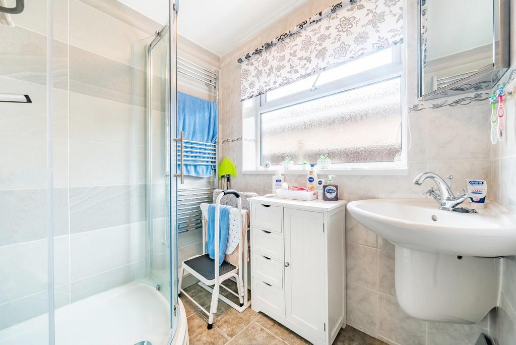 SHOWER ROOM.jpg