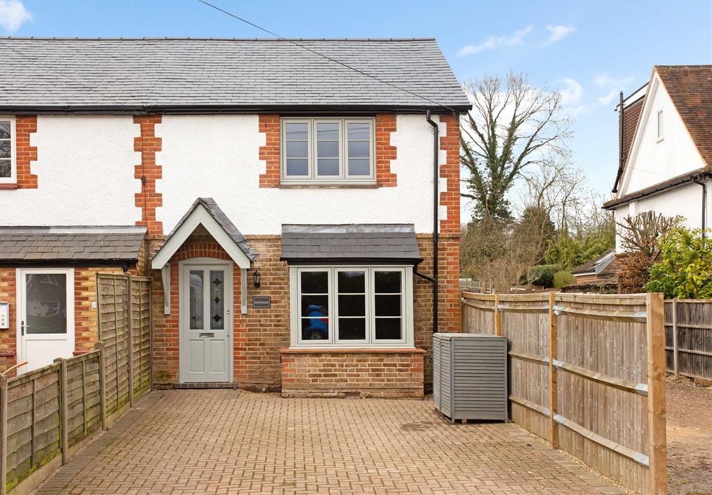 Blundel Lane Stoke Dabernon 3 Bed Semi Detached House £850 000