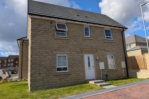 3 bedroom detached house to rent, Goldfinch Way, Dewsbury, West Yorkshire, WF12