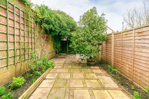 1 bedroom end of terrace house for sale - Weald Close, Shalford, Guildford GU4 8HX