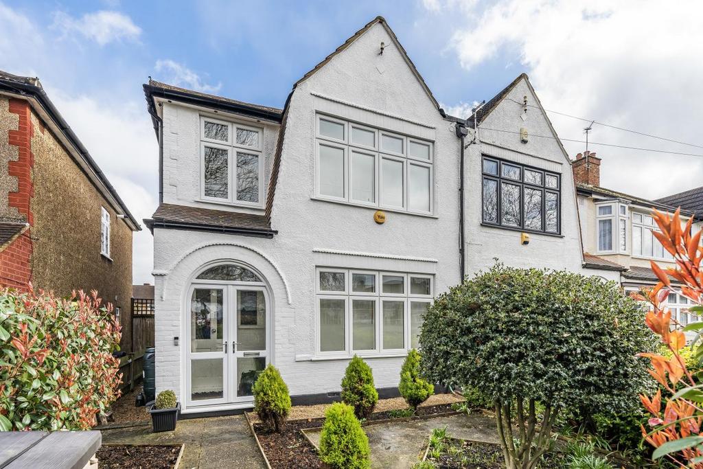 Upper Elmers End Road Beckenham 3 Bed End Of Terrace House £595 000