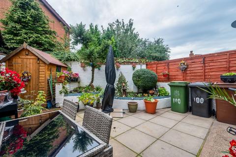 100 Wakefield Road, Drighlington, Bradford, BD11 1DR