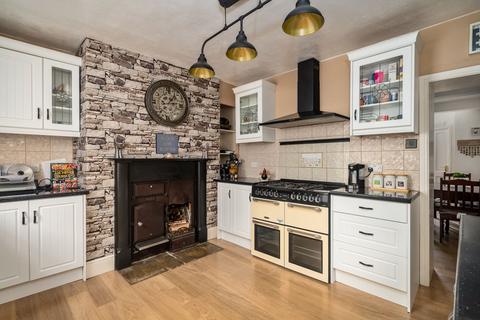 100 Wakefield Road, Drighlington, Bradford, BD11 1DR