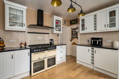 100 Wakefield Road, Drighlington, Bradford, BD11 1DR