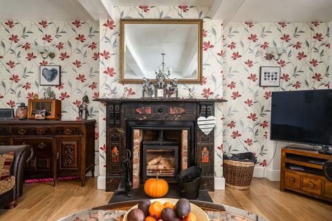 100 Wakefield Road, Drighlington, Bradford, BD11 1DR