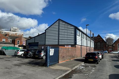 Industrial unit to rent, 1 The Glenmore Centre, Cable Street, Southampton, SO14 5AE