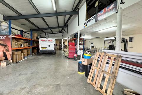 Industrial unit to rent, 1 The Glenmore Centre, Cable Street, Southampton, SO14 5AE