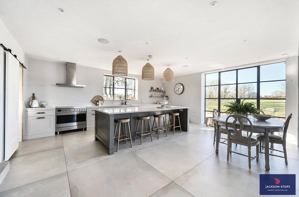 Kitchen/Dining Area