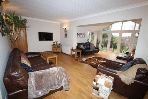 2 bedroom detached bungalow for sale, Thoresby Avenue