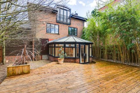 5 bedroom terraced house to rent, Dukes Head Yard N6