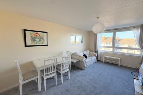 2 bedroom flat to rent, Oxgangs Farm Drive, Edinburgh EH13