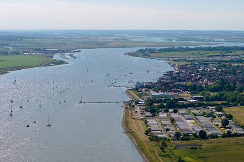 2 bedroom static caravan for sale, Burnham On Crouch Essex