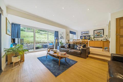 31 Logs Hill, Chislehurst, BR7 5LN