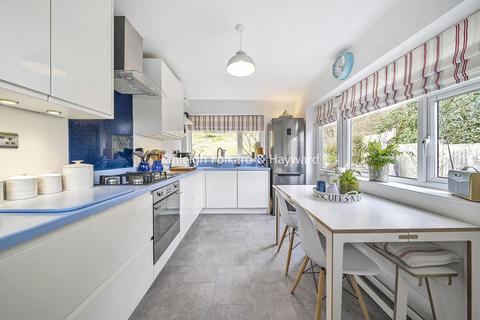 31 Logs Hill, Chislehurst, BR7 5LN