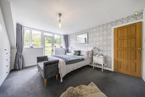 31 Logs Hill, Chislehurst, BR7 5LN