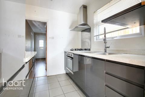 98 Woodthorpe Road, Ashford, TW15 3JY