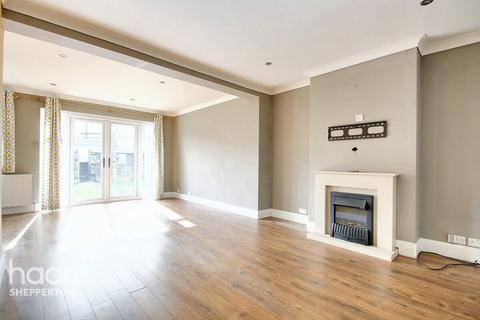 98 Woodthorpe Road, Ashford, TW15 3JY