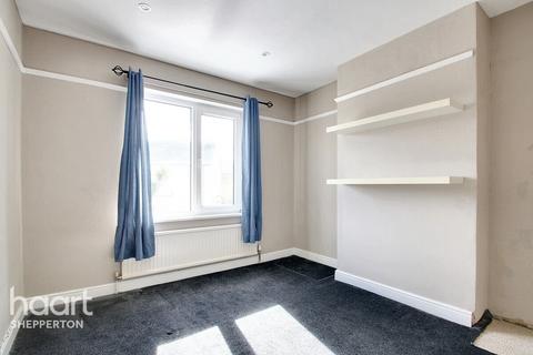 98 Woodthorpe Road, Ashford, TW15 3JY