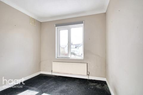 98 Woodthorpe Road, Ashford, TW15 3JY