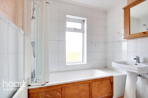 98 Woodthorpe Road, Ashford, TW15 3JY