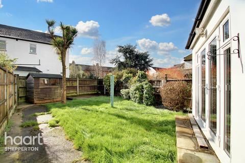 98 Woodthorpe Road, Ashford, TW15 3JY