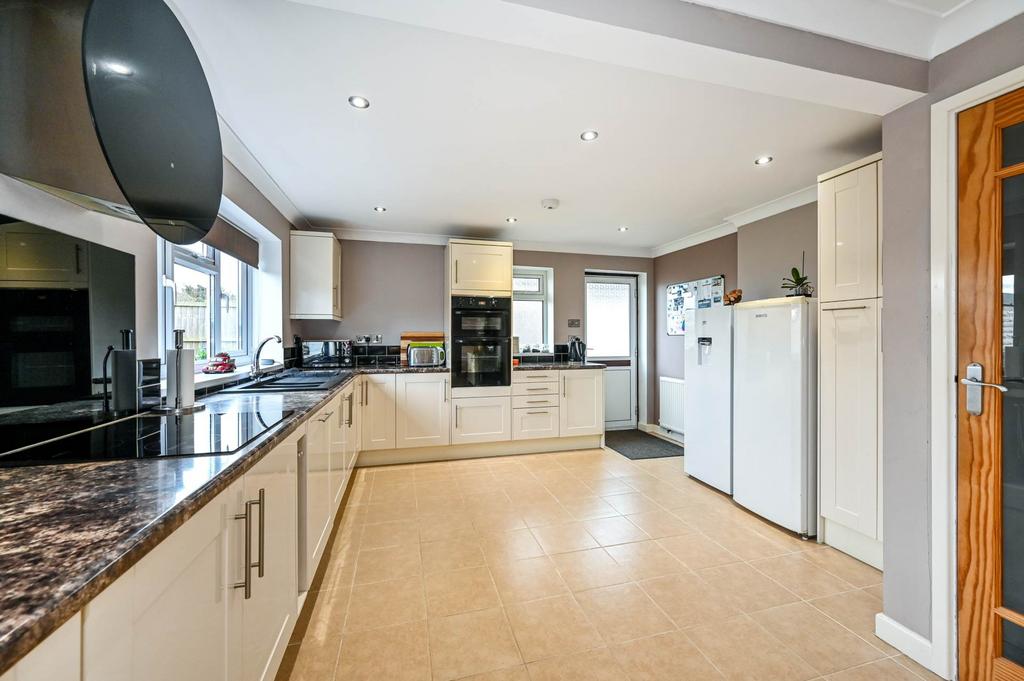 Briar Avenue, West Wittering, West Sussex, PO20 3 bed detached bungalow