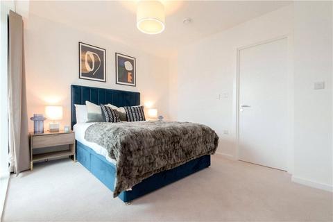 2 bedroom apartment to rent - Heartwell Avenue, London, E16