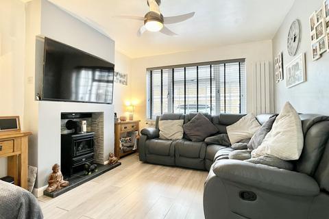 13 Walnut Tree Avenue, Dartford, DA1 1LJ