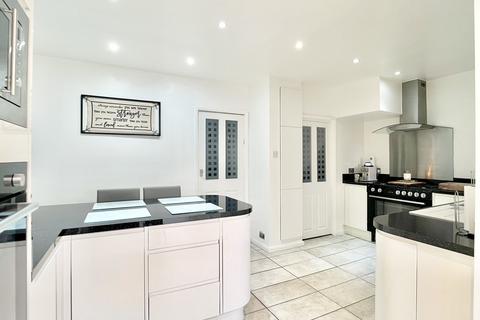 13 Walnut Tree Avenue, Dartford, DA1 1LJ