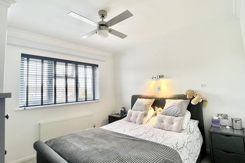 13 Walnut Tree Avenue, Dartford, DA1 1LJ
