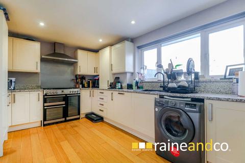 4 Cloverland, Hatfield, AL10 9ED