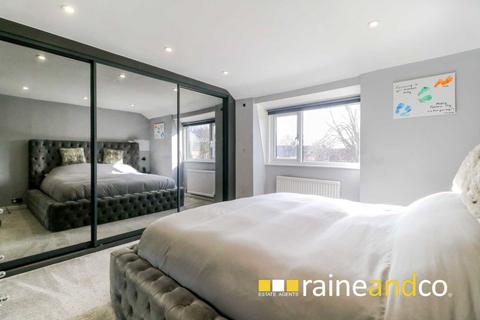 4 Cloverland, Hatfield, AL10 9ED