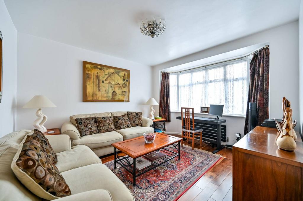 North Drive, Hounslow, TW3 6 bed semidetached house for sale £1,000,000