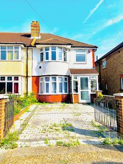 4 bedroom end of terrace house to rent, Ash Grove, TW5