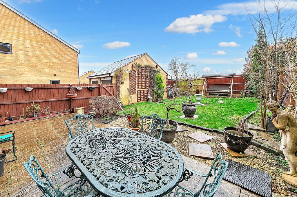 Wolverton, Milton Keynes MK12 3 bed end of terrace house for sale £