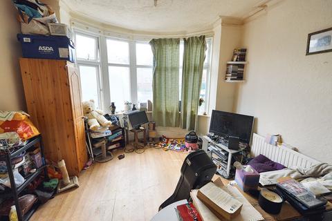 1 bedroom ground floor flat for sale, Bournemouth Park Road, Southend-On-Sea, SS2