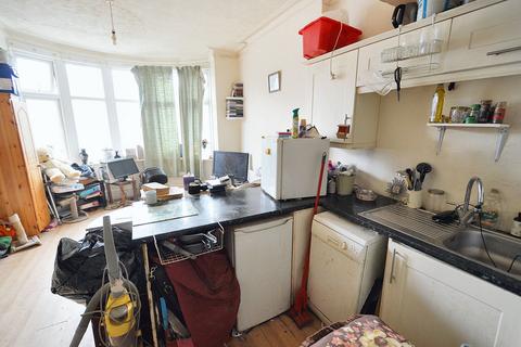 1 bedroom ground floor flat for sale, Bournemouth Park Road, Southend-On-Sea, SS2