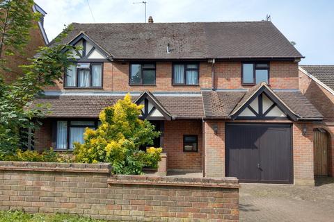 4 bedroom detached house to rent, Abbots Road, Abbots Langley WD5