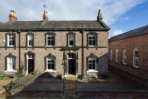 4 bedroom townhouse for sale - Priory Street, York, YO1
