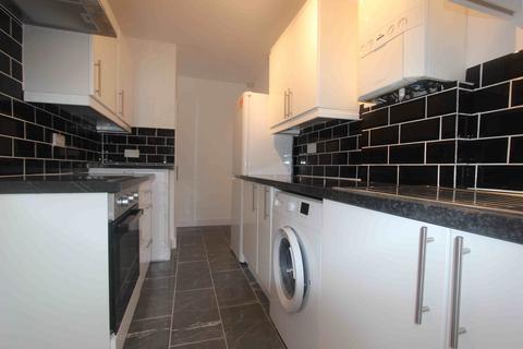 2 bedroom flat to rent, MAIDENHEAD,  ST MARKS ROAD,   UNFURNISHED