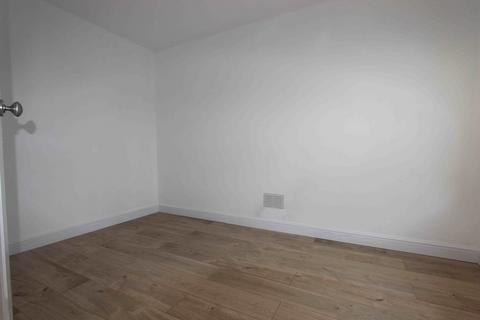 2 bedroom flat to rent, MAIDENHEAD,  ST MARKS ROAD,   UNFURNISHED