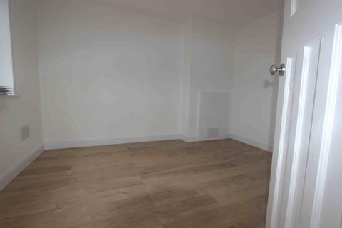2 bedroom flat to rent - MAIDENHEAD,  ST MARKS ROAD,   UNFURNISHED