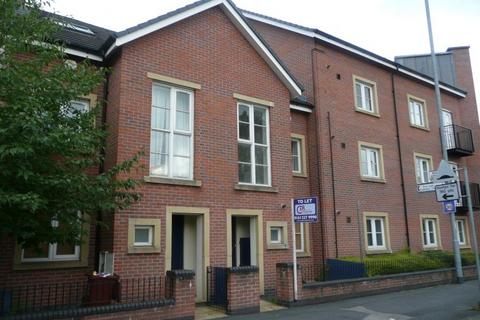 3 bedroom townhouse to rent - Alexander Road, Manchester, M16 7HA.