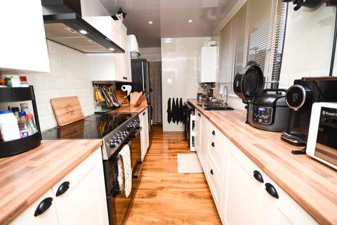 3 bedroom flat for sale, Eglesfield Road, South Shields