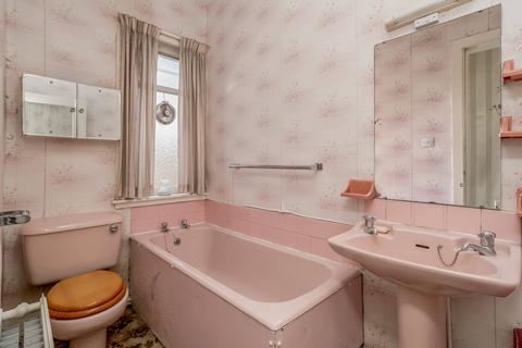143 Crewe Crescent, Edinburgh, EH5 2JN