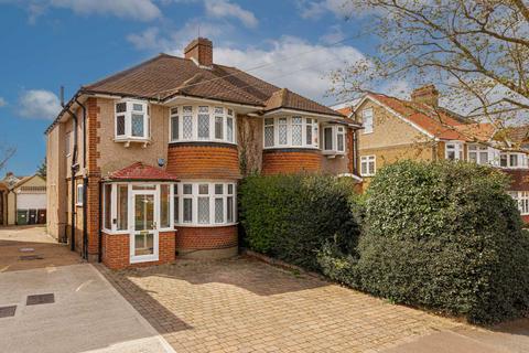 3 bedroom semi-detached house to rent, Elmwood Drive, Stoneleigh