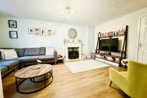 72 Burrium Gate, Usk, NP15 1TN