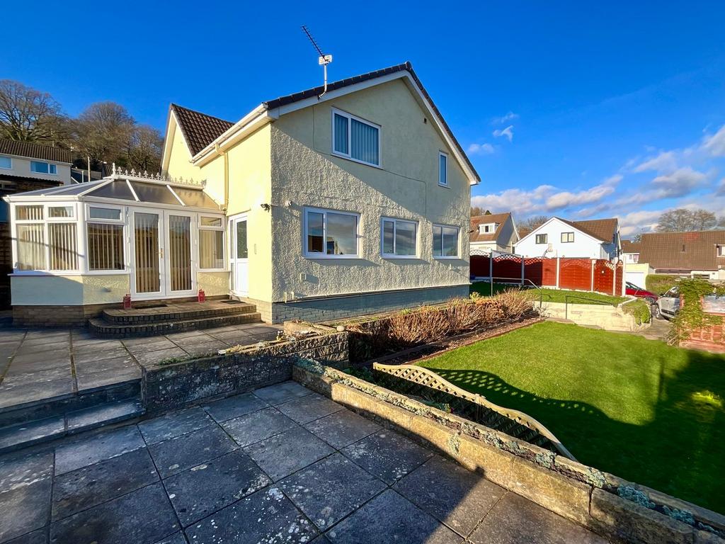 St Anthonys Close, Pontypool NP4 4 bed detached house for sale £400,000