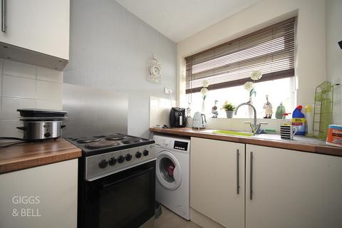 130 Birchen Grove, Luton, LU2 7TW